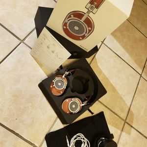 Master & Dynamic MH40